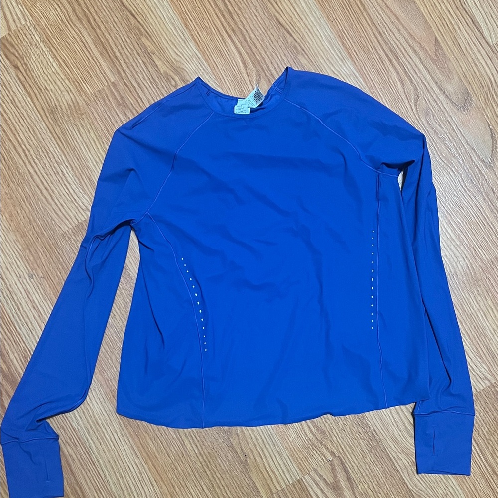 NWOT Lululemon Athletica UV Protection Long Sleeve Top in Psychedelic Blue
